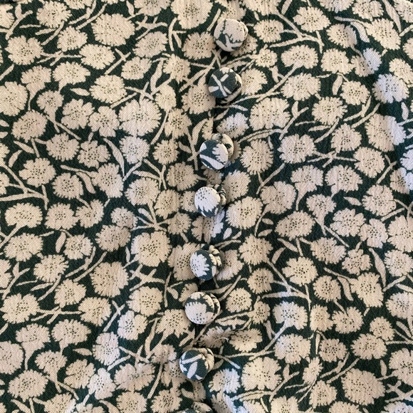 Women’s Abercrombie & Fitch size xs green & white floral print button down front - Picture 6 of 7